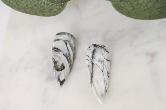 MARBLED DAGGER STUD
